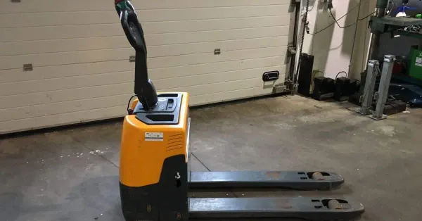 Les risques et les règles d’utilisation du transpalette électrique