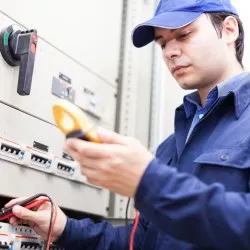 ¿DEBE CONTRATAR MI COMUNIDAD EL MANTENIMIENTO DE LA INSTALACIÓN ELÉCTRICA?