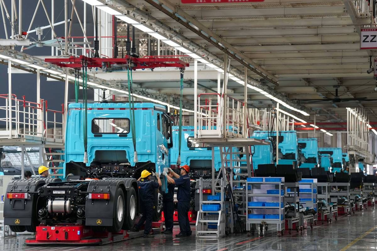 Linha de produção de caminhões da Sany na província chinesa de Hunan