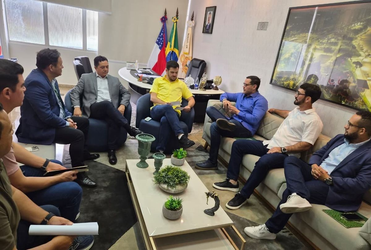 Prefeito Renato Junior e superintendente da Suframa Leopoldo Montenegro em reunião na sede da Prefeitura de Manaus