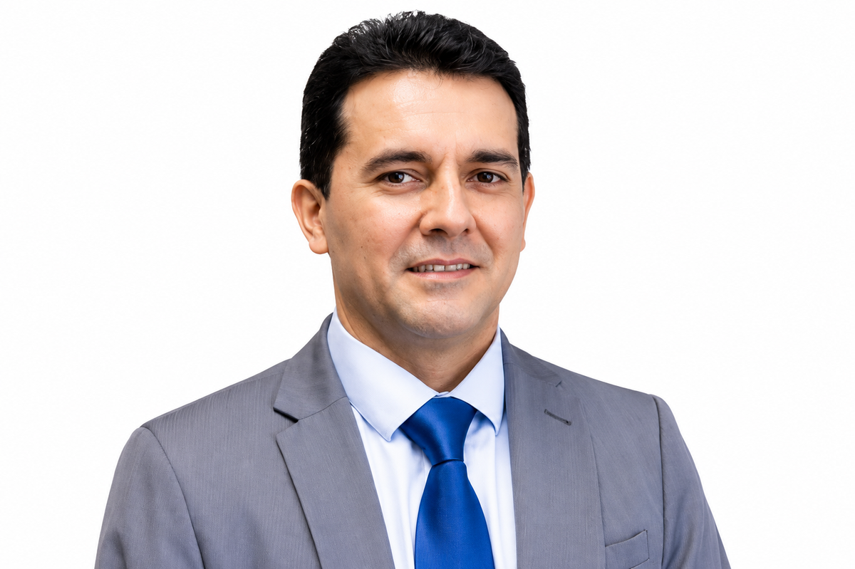 Marcelo Pereira, Economista do Ano de 2026 no Amazonas, posa para foto