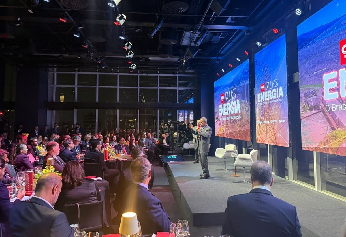 Ricardo Alban, presidente da CNI, fala em palco durante o evento CNN Talks Energia em São Paulo.
