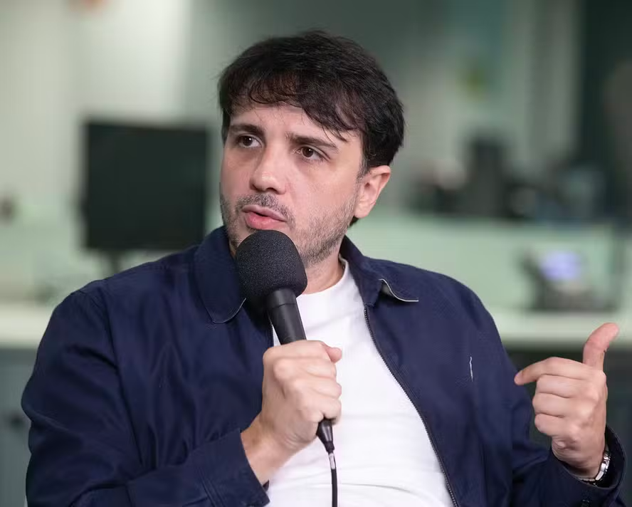 Renan Santos volta a defender fim dos incentivos da Zona Franca e chama economia de Manaus de “artificial”. Modelo sustenta 131 mil empregos diretos