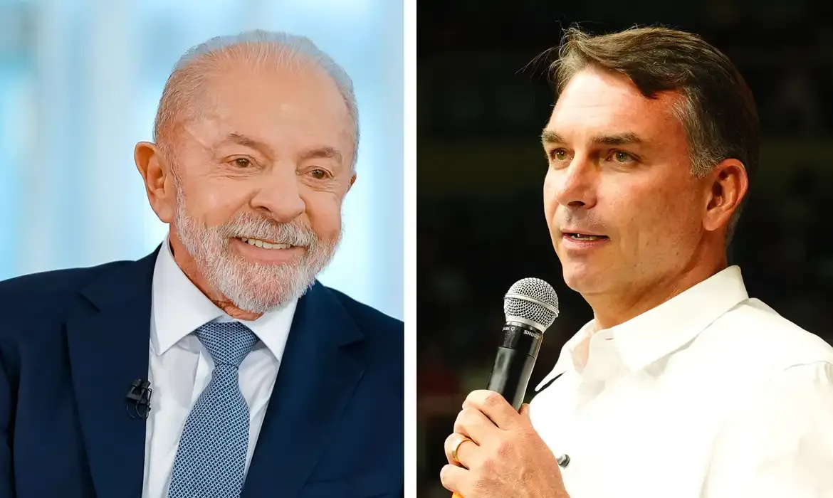 Montagem com os candidatos Luiz Inácio Lula da Silva, à esquerda, e Flávio Bolsonaro, à direita segurando um microfone.