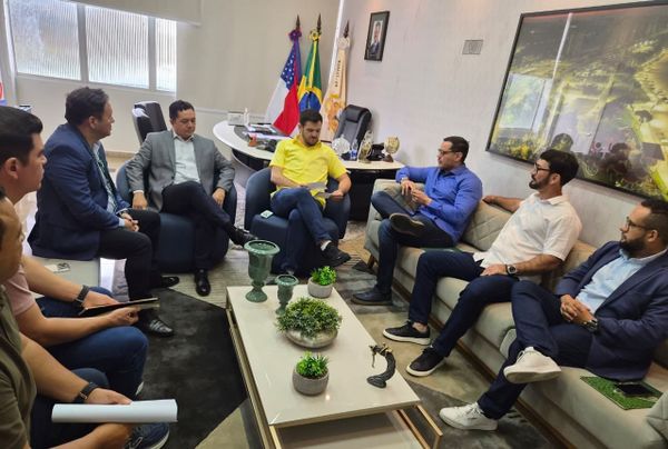 Prefeito Renato Junior e superintendente da Suframa Leopoldo Montenegro em reunião na sede da Prefeitura de Manaus