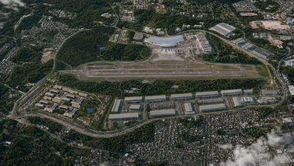 Vista aérea do Aeroporto Internacional de Manaus, com a pista de pouso e decolagem e o terminal de passageiros