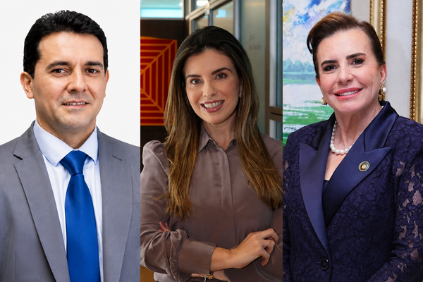 Marcelo Pereira, Karine Atala Frota e Dra. Yara Amazônia Lins posam para foto em evento de economia