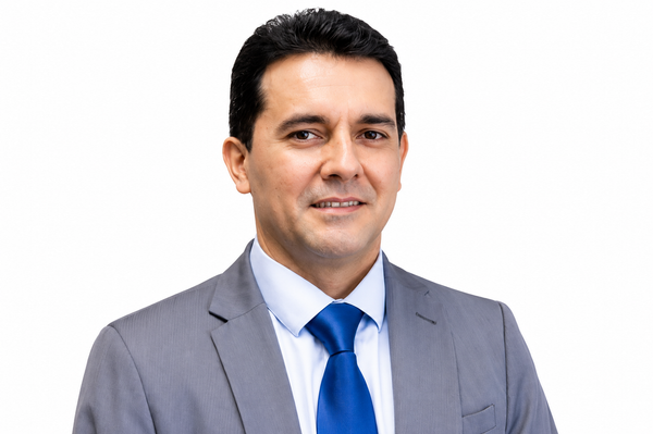Marcelo Pereira, Economista do Ano de 2026 no Amazonas, posa para foto