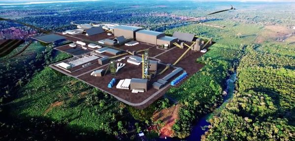 Planta industrial do Projeto Potássio Autazes, com estruturas, tubulações e edifícios em uma área verde