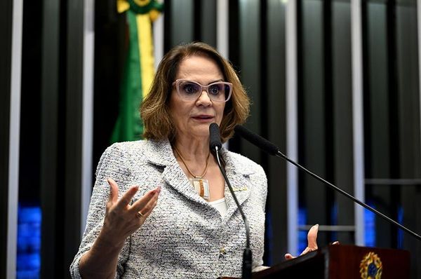 Senadora Damares Alves em plenário do Senado Federal