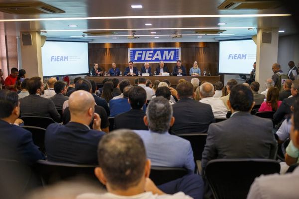 Auditório da Fieam lotado durante apresentação do balanço do BNDES com Aloizio Mercadante e Antônio Carlos da Silva.