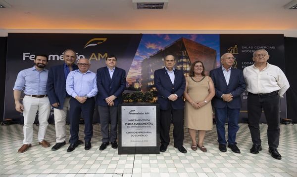 José Roberto Tadros e representantes do Sistema Comércio no lançamento da pedra fundamental do Centro Empresarial do Comércio.