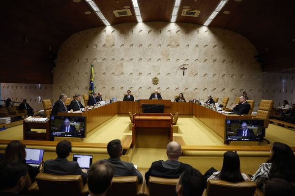 Ministros do STF reunidos em sessão plenária no plenário da Corte, em Brasília.