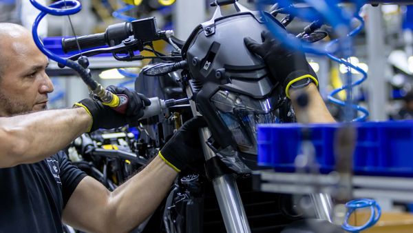 Bajaj chega a 60 mil motos montadas no PIM