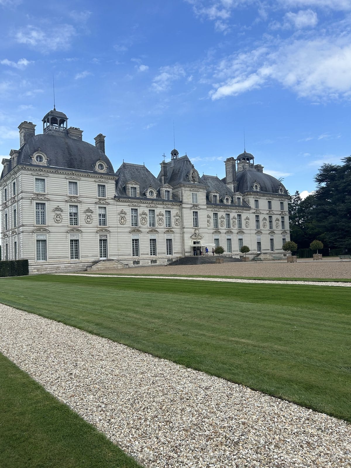 Cheverny château with its symmetrical façade and lawn
