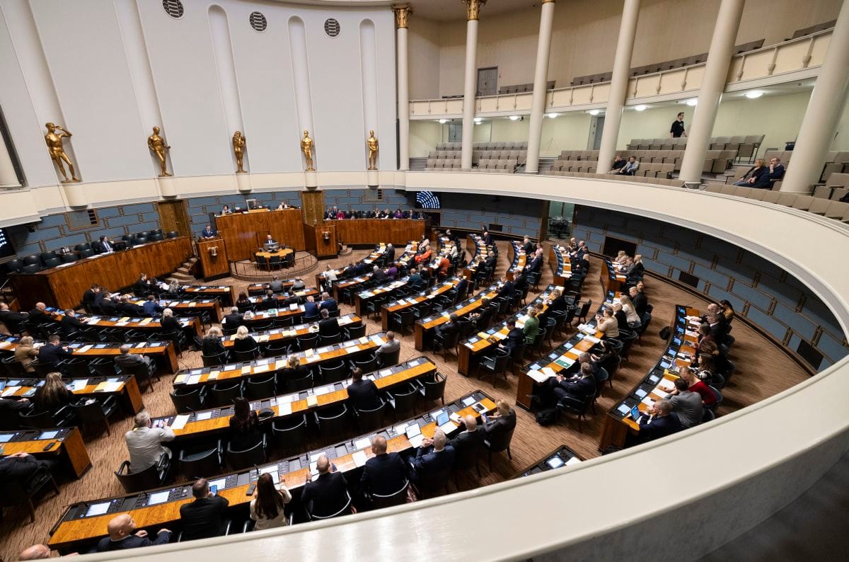 Suomi irtautuu Ottawan sopimuksesta - äänestys jakoi vihreiden eduskuntaryhmää