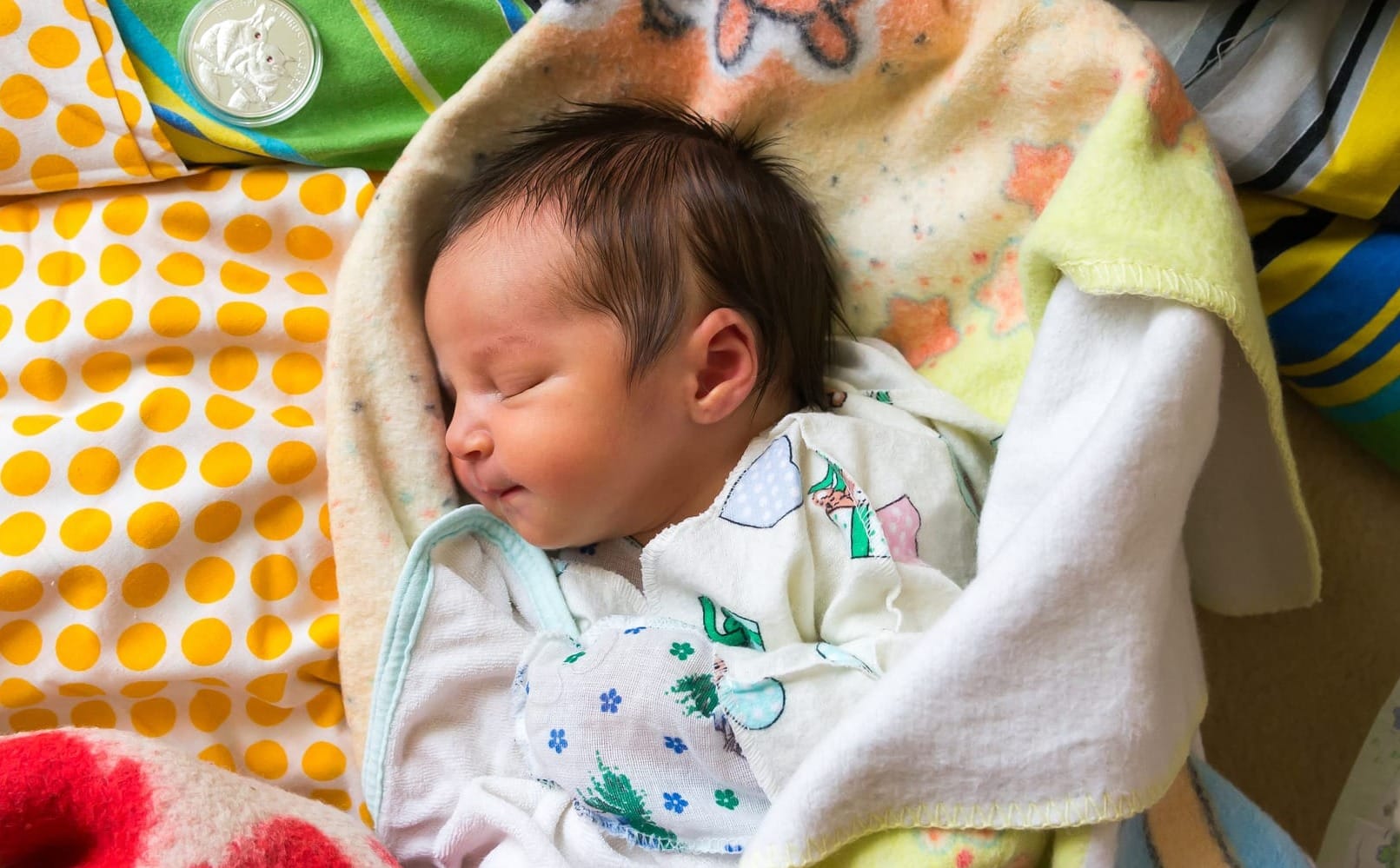 Lasten saaminen vaikuttaa selvästi naisten ja miesten tuloeroihin