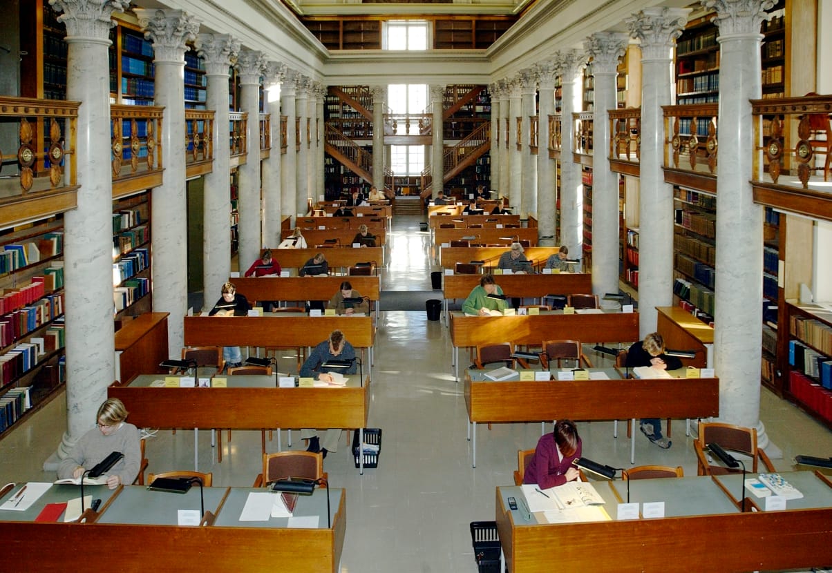 Romahdus tiedevertailussa osa laajaa kehitystä