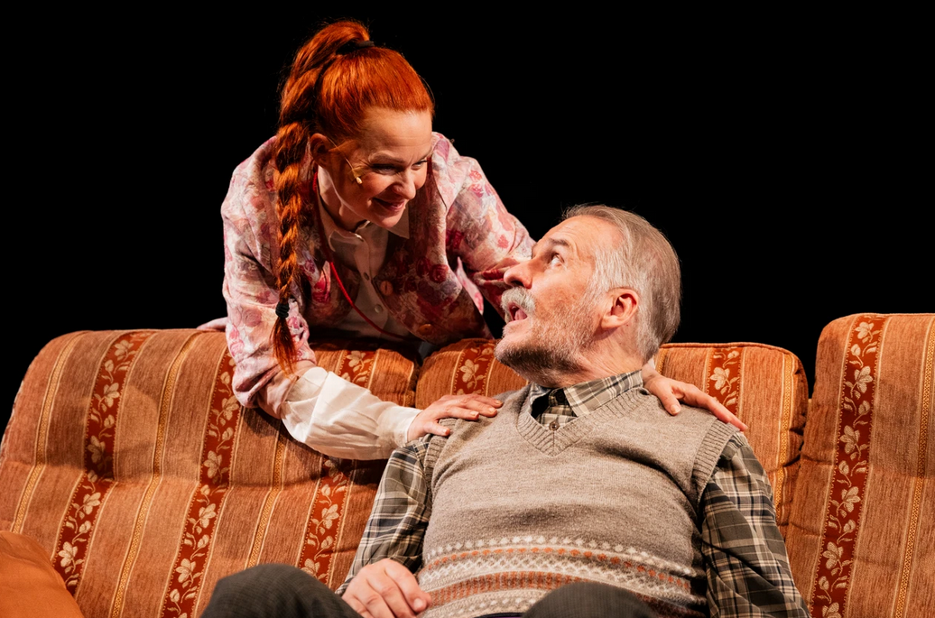 Lappeenrannan kaupunginteatteri koskettaa ja viihdyttää evakkonäytelmällä Karjalainen juttu