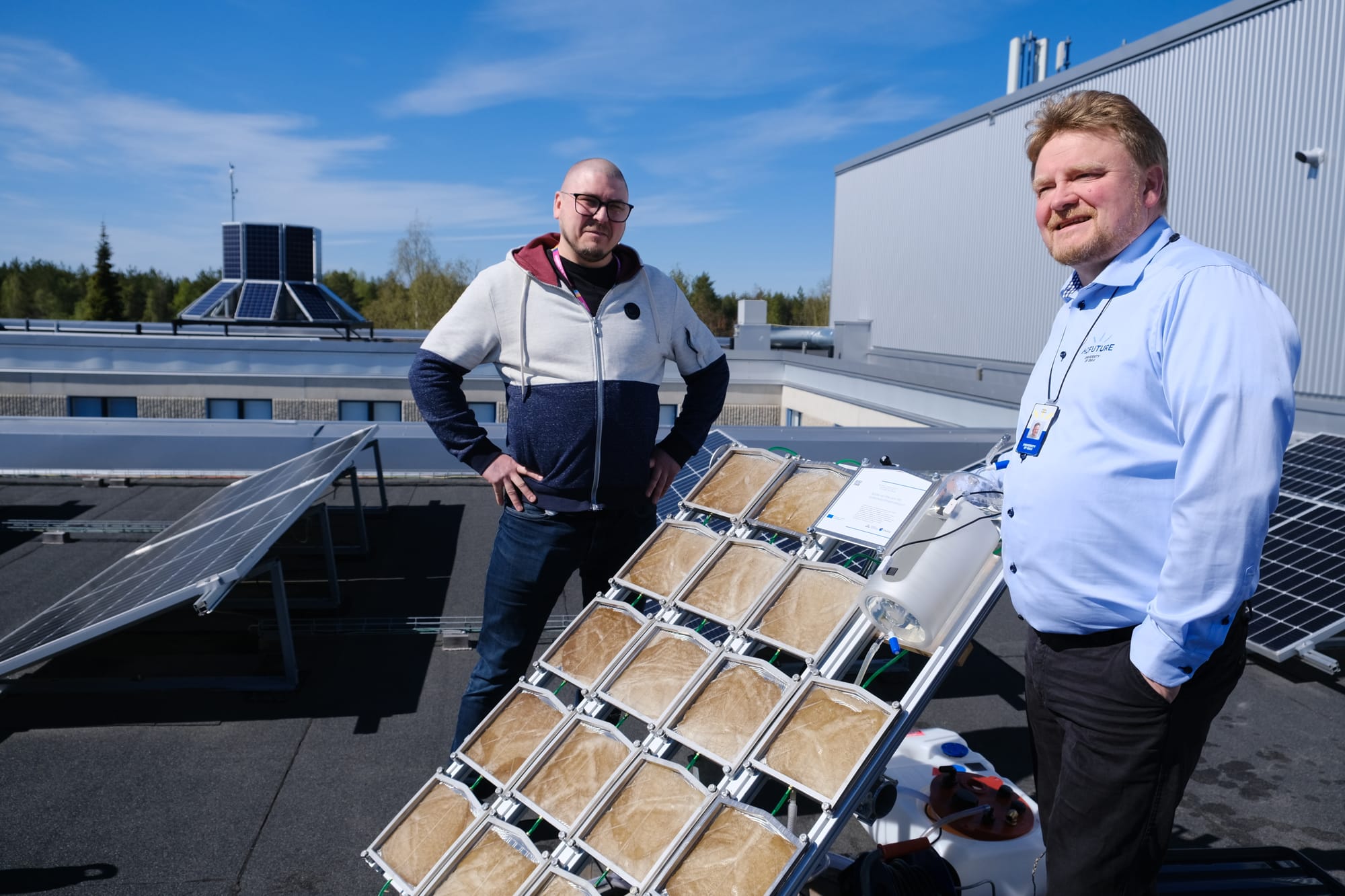 Vetyä tehdään auringonvalolla Oulun yliopiston katolla – aurinkovetyreaktorin prototyypin testit käynnistyivät