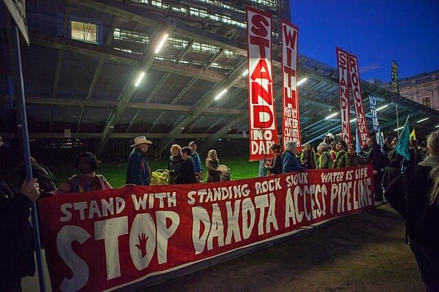 Greenpeace tuomittiin miljoonakorvauksiin Yhdysvalloissa öljyputken vastaisten mielenosoitusten takia post image