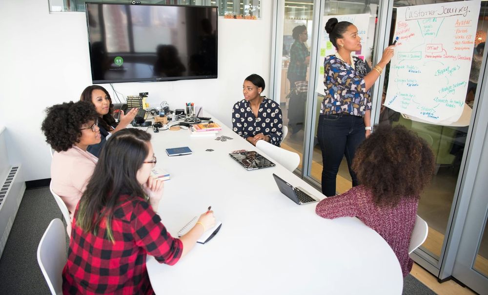 Ulkomaalaistaustaisten työllisten määrä ja osuus kasvoivat myös vuonna 2024 post image