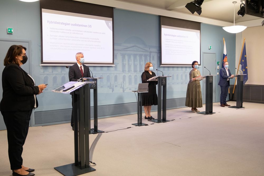 Koronarajoituksia puretaan asteittain - hätäjarrua unohtamatta post image