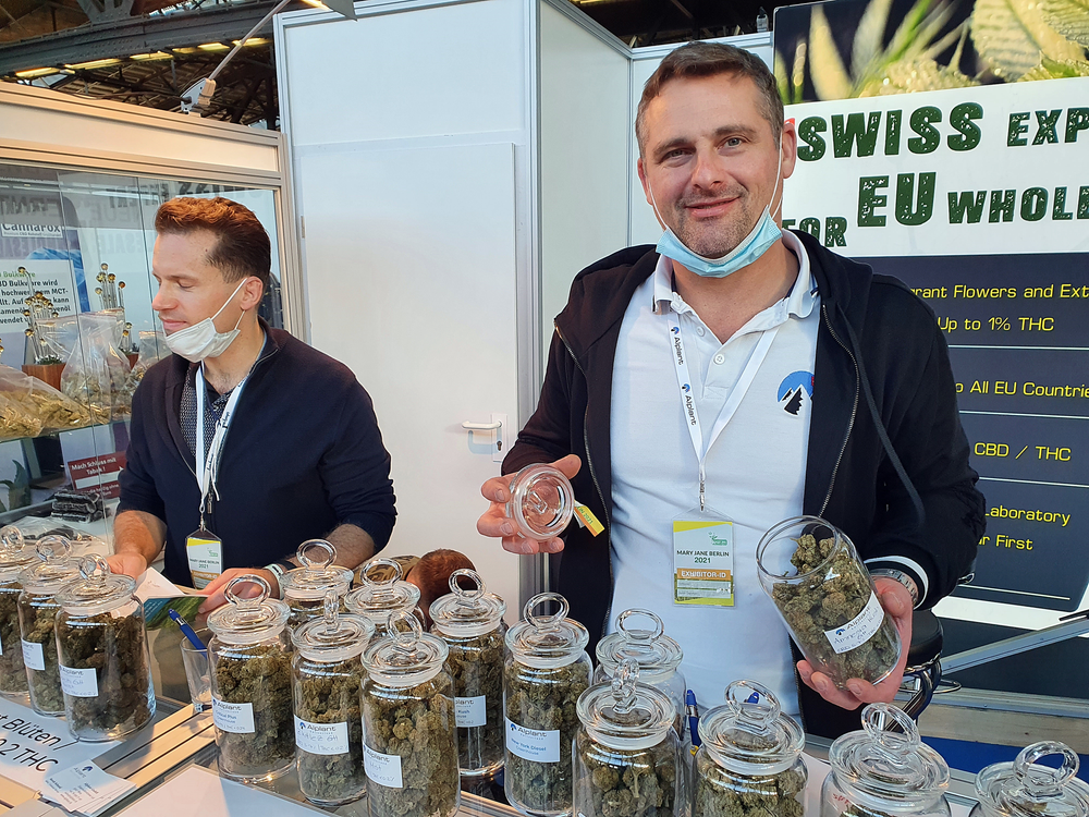 Kannabiskauppiaat valmistautuvat myynnin vapauttamiseen post image