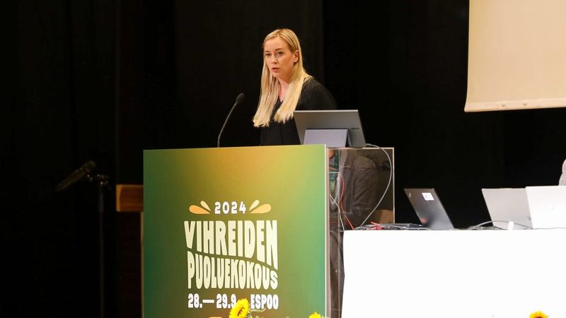 Sofia Virta ehdotti Petteri Orpolle yhteistyötä ja lähetti vaihtoehtobudjetin sähköpostilla perässä post image