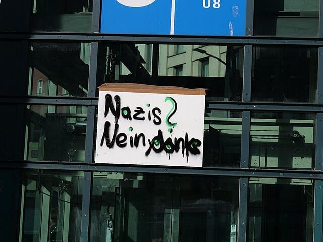 Saksassa laajoja mielenosoituksia AfD-yhteistyötä vastaan post image
