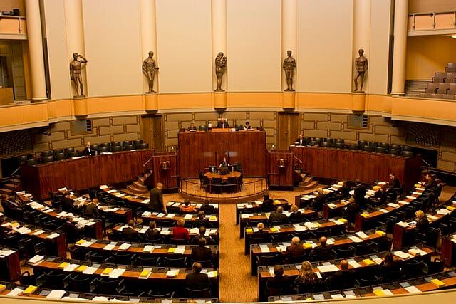 Eduskuntapuheiden polarisaatio on kasvanut, mutta jää kauas 1970-luvun tasosta post image