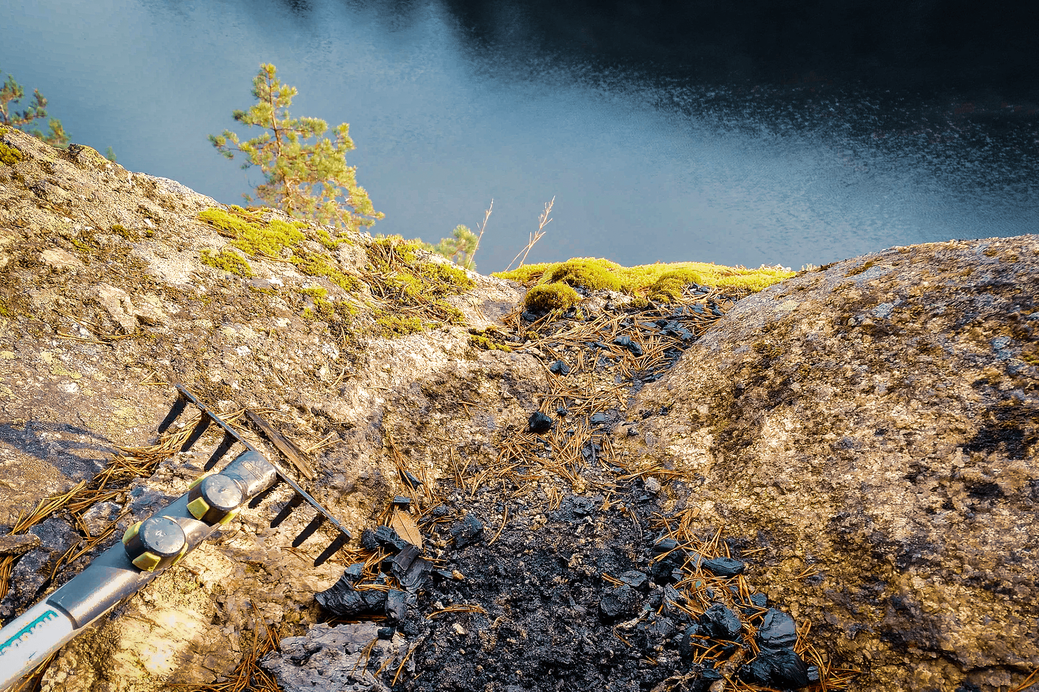 Nuuksion laittomat nuotiopaikat saivat kyytiä talkooväen toimesta