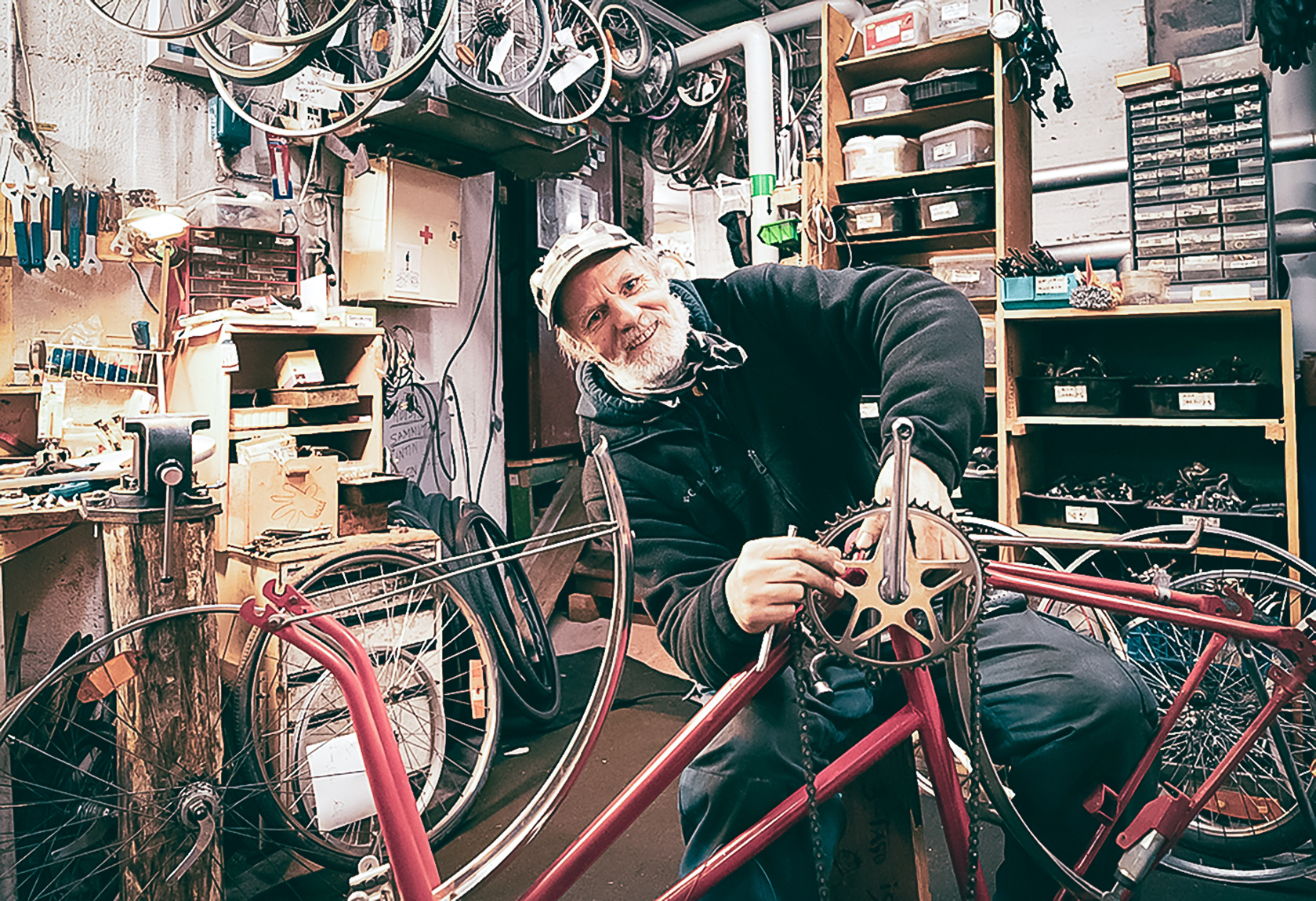 Pertti ”Pepe” Mikkonen parantaa maailmaa pyörä kerrallaan