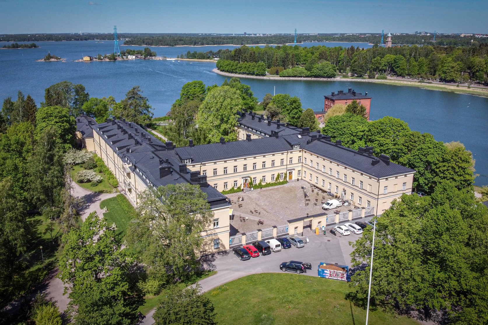 Lapinlahti-yhteisö arvostelee Vapaavuoren kiinteistökytkentää, mutta kutsuu hänet silti yhteistyöhön