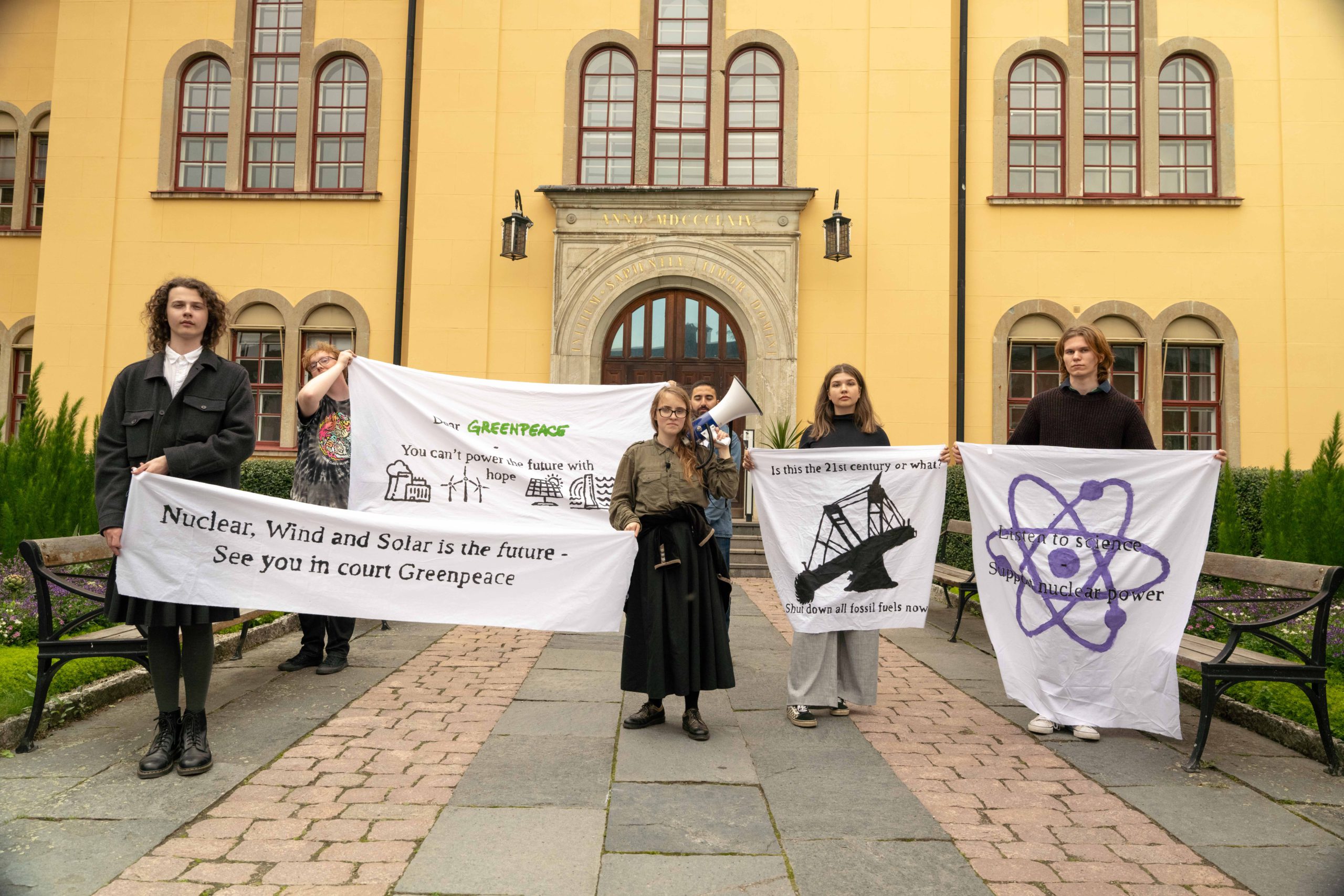 Ympäristöaktivistit vastakkain ydinvoimakysymyksessä