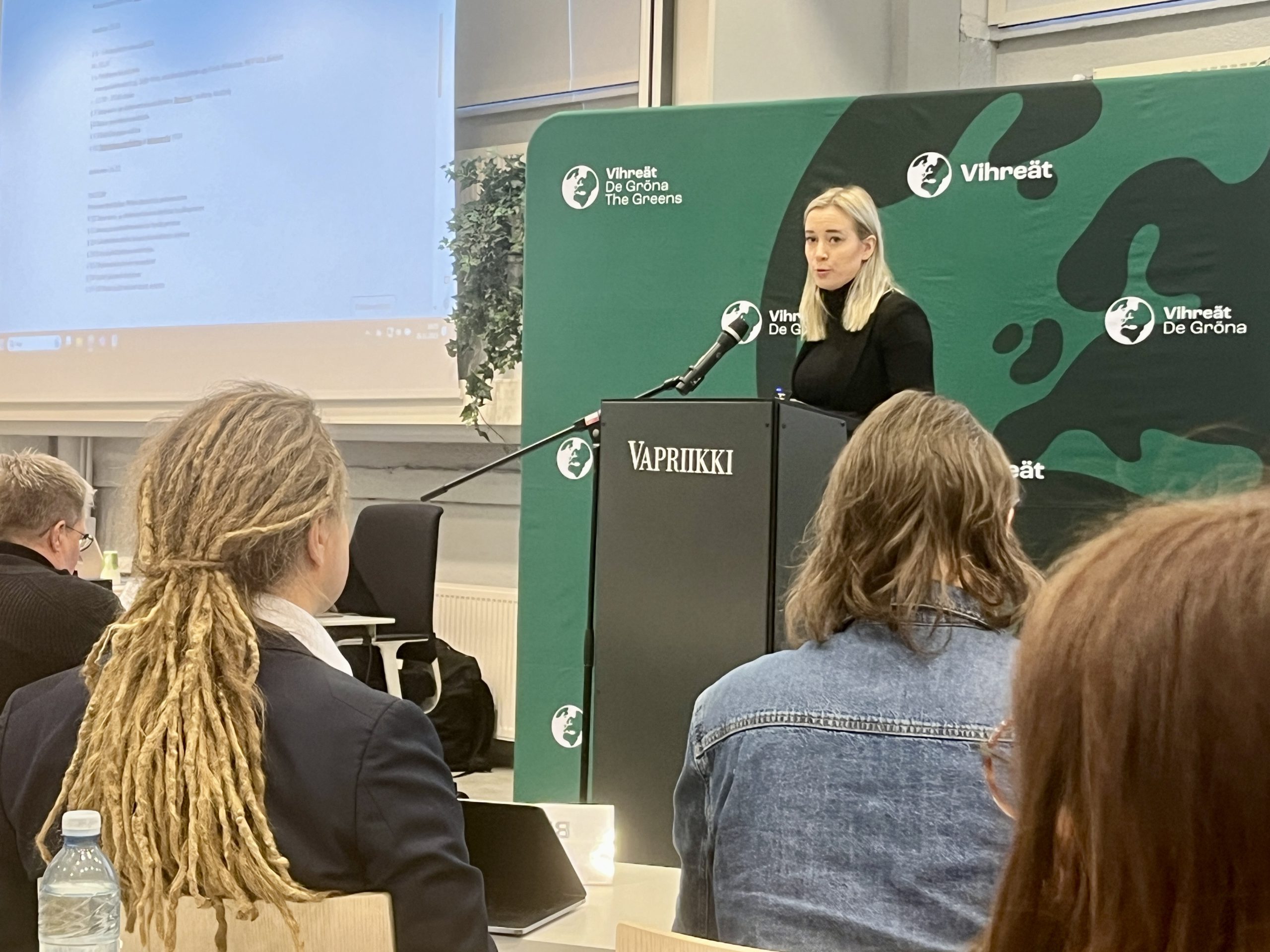 Puoluevaltuusto keskusteli itärajan tilanteesta