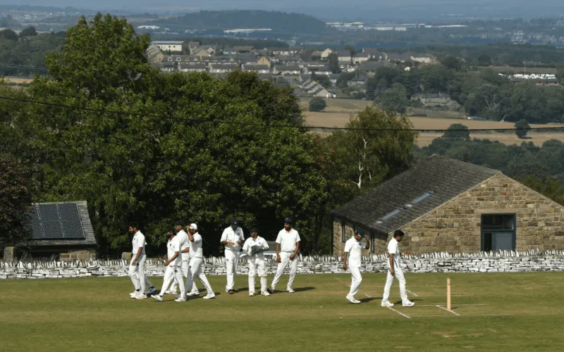 Green Moor lift Billy Oates Memorial Cup at Hill Top Lane