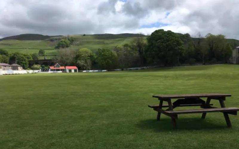 Settle boost capacity with 100% recycled plastic memorial benches