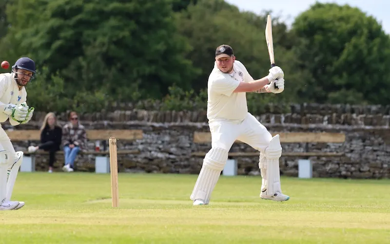 Hutchinson fireworks light up Thornton’s title defence