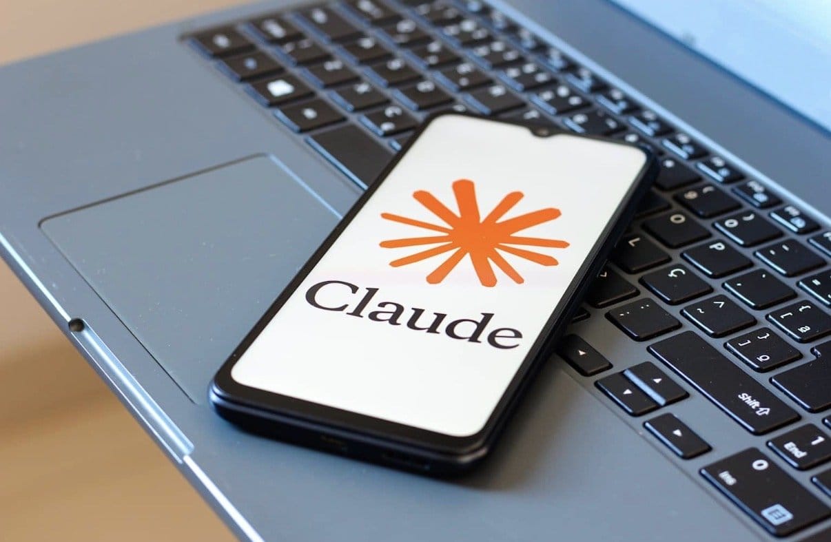 Язык меняет стиль ответов Claude: на русском модель чаще требует доказательств
