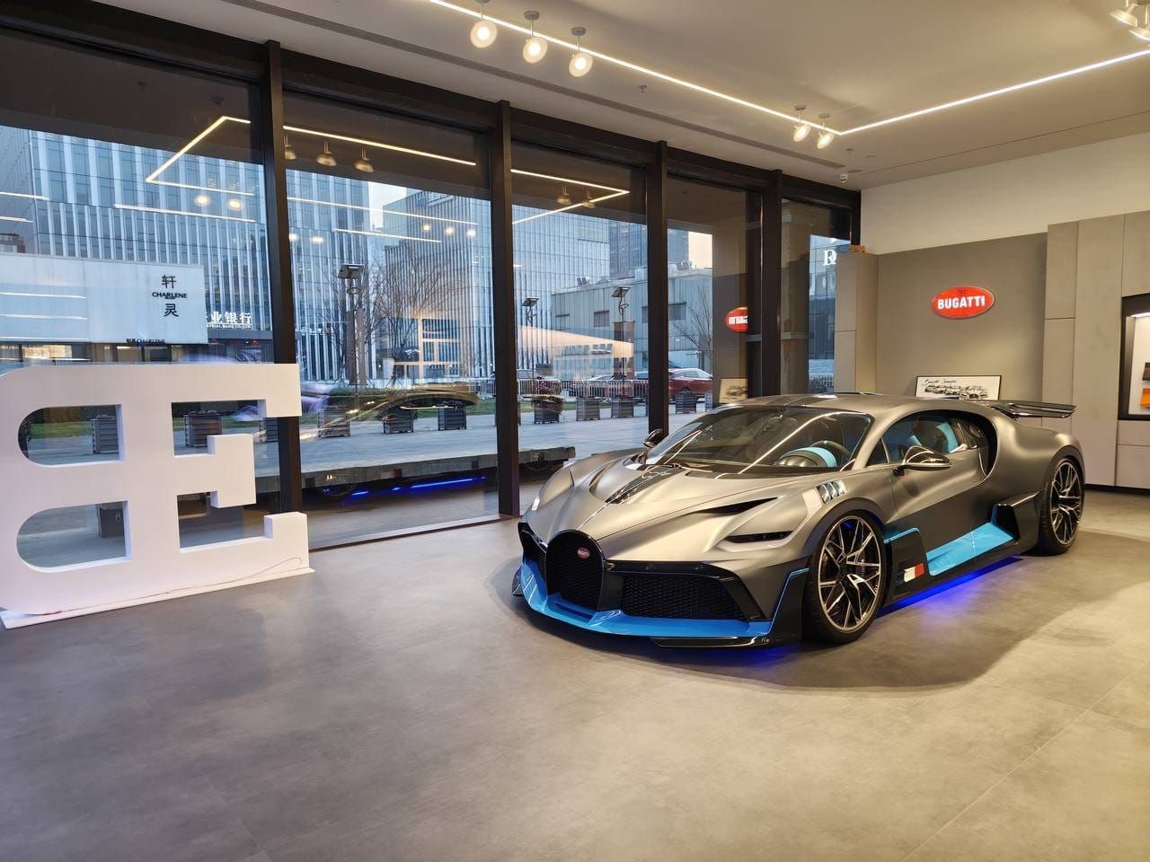 🏎 Bugatti Divo: почему он стоит $6 млн. Интеллект в углепластике.