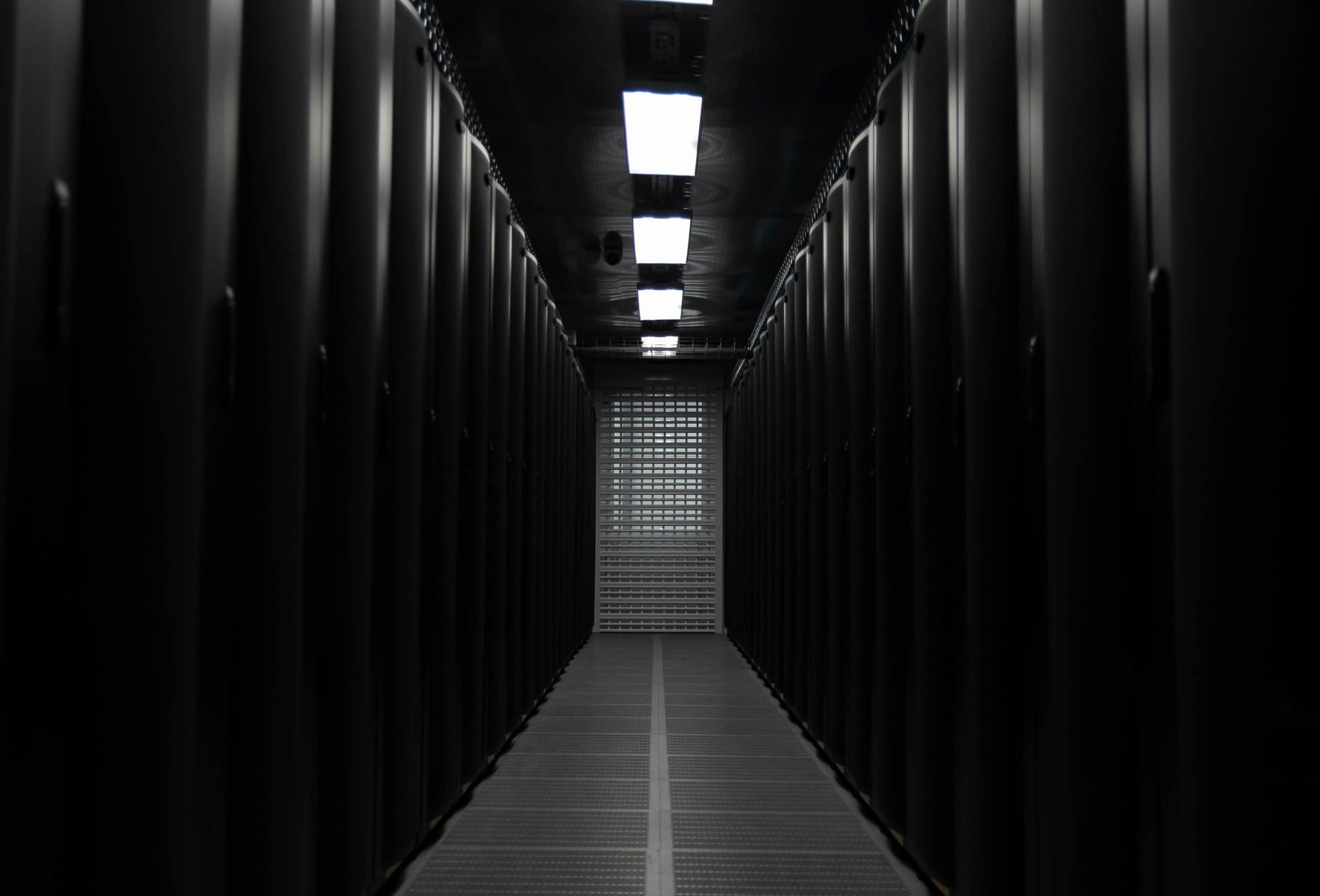 32 стойки по 30 кВт: QazCloud запустил в Астане инфраструктуру под тяжёлые ИИ-нагрузки