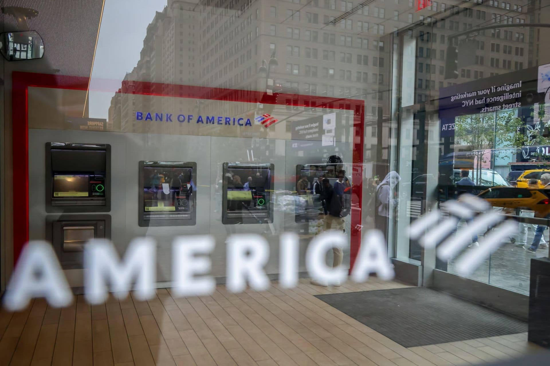 ИИ нашёл уязвимости. Bank of America привлёк 1 000 человек для их устранения