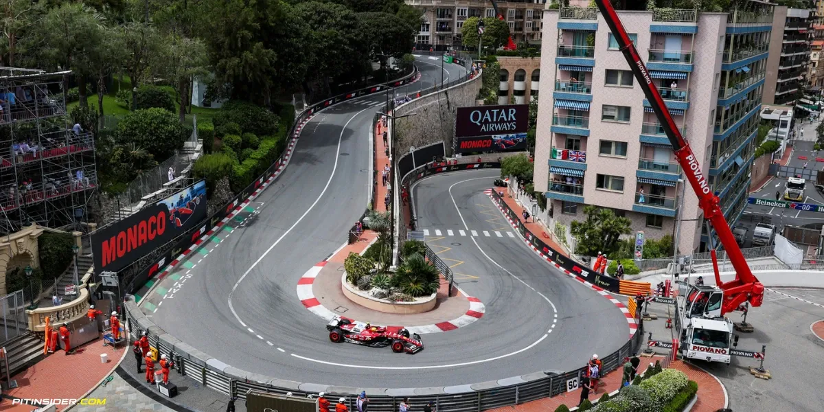 Lewis Hamilton-Pitinsider.com