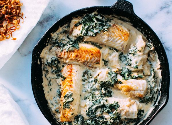 Broiled seafood in a pan