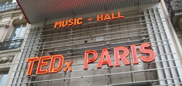l'entr&eacute;e de l'Olympia