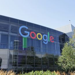 Google workers deliver 4,500+ signature petition demanding layoff protections