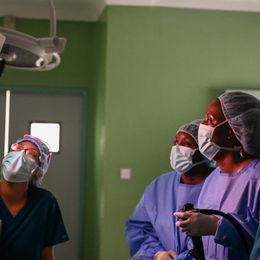 Tumour removed in what surgeons call the first brain operation assisted live by AI