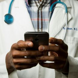 Doctors in about 100 low- and middle-income countries will get OpenEvidence's medical AI free, running on Anthropic models