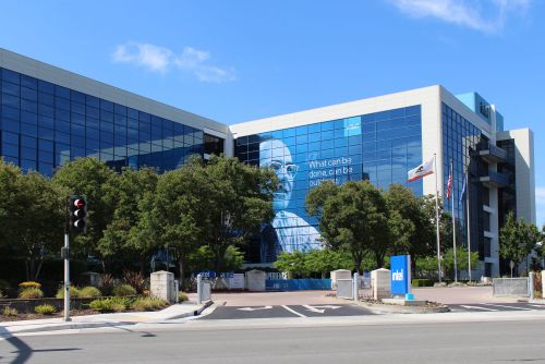 Intel posts fastest revenue growth in nearly 15 years as AI lifts server-chip demand
